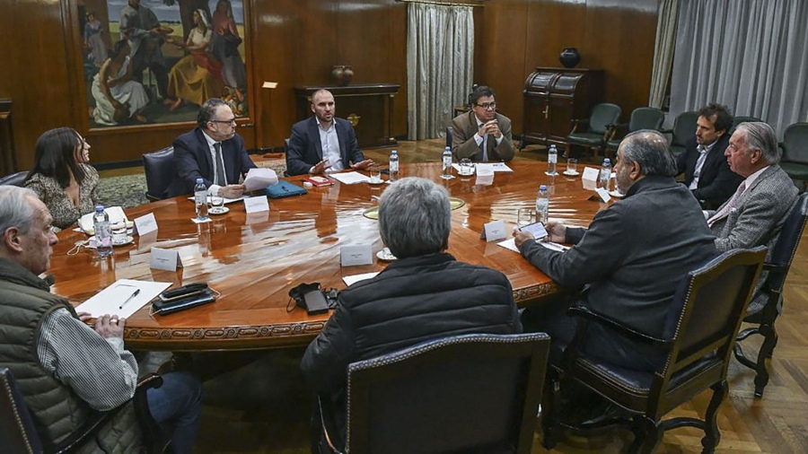 Inflación: el Gobierno, la UIA y la CGT vuelven a coordinar medidas conjuntas
