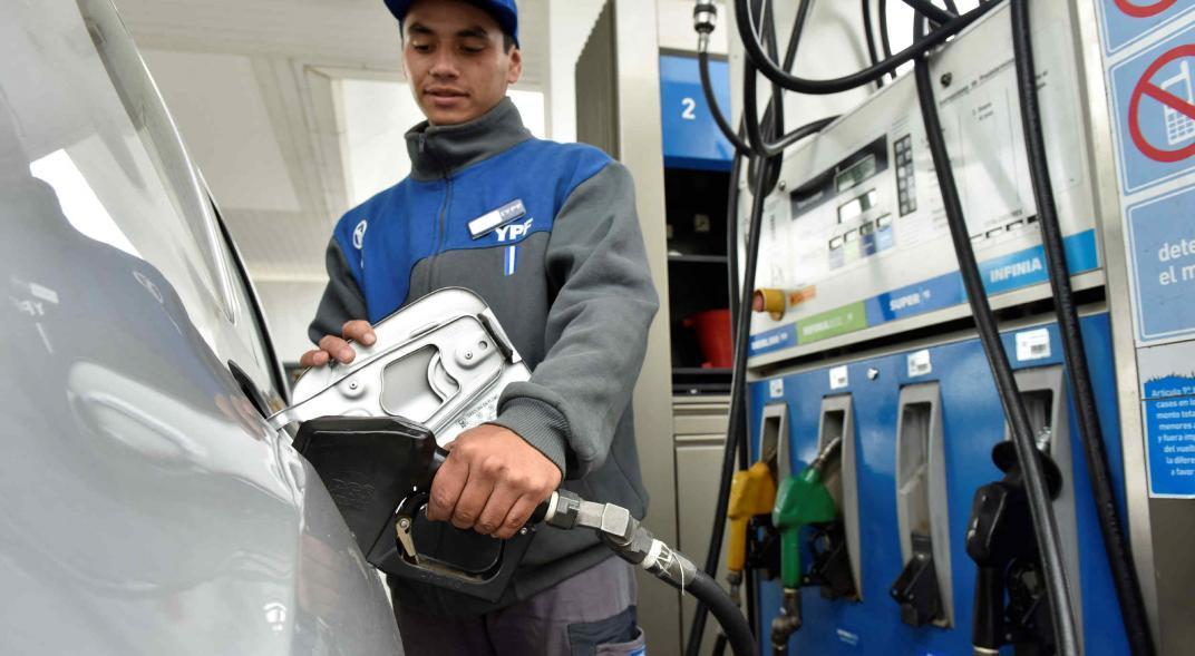 Tras los reclamos del campo, YPF aumentará la oferta de gasoil
