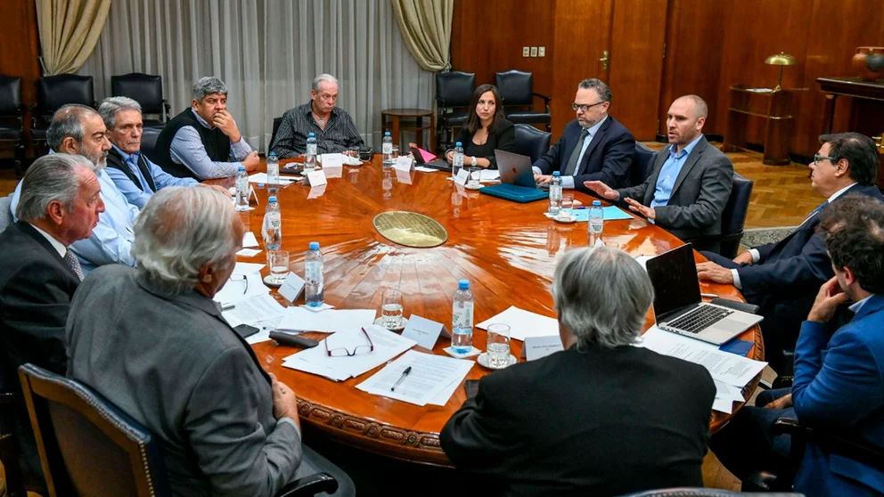 El Gobierno adelantó a junio la suba del Salario Mínimo: será de $45.540