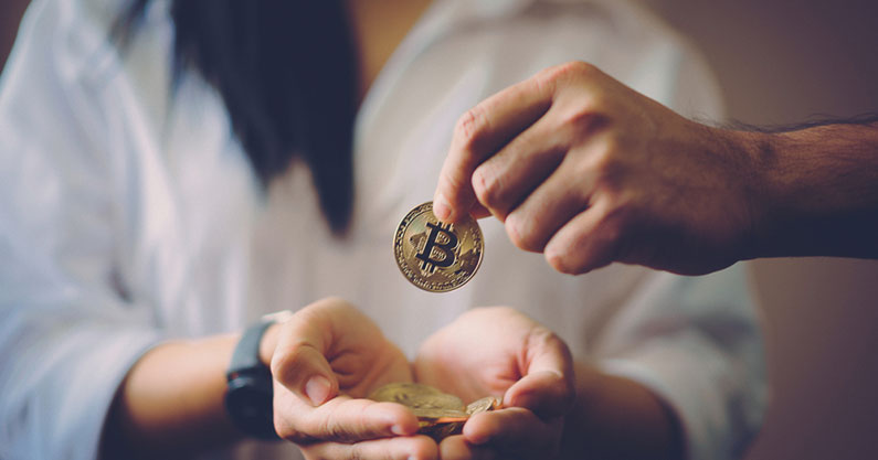 El bitcoin tocó su punto más bajo en 18 meses