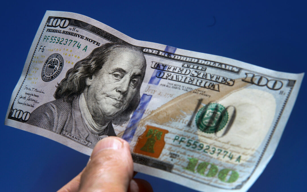 El dólar blue saltó hasta los $280, pero cerró en $260