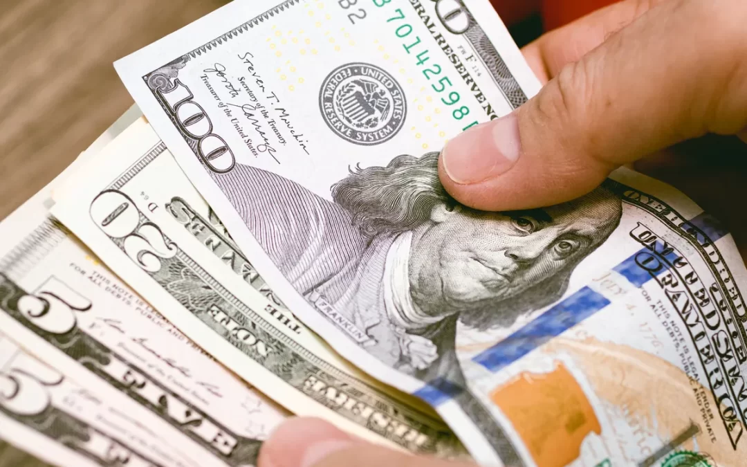 El dólar blue alcanzó otro récord y trepó hasta 350 pesos en el interior