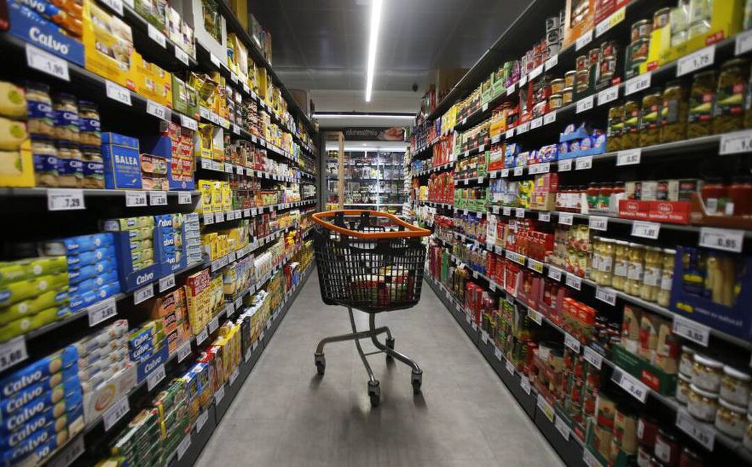 Cayó el consumo en supermercados junto con la baja en salarios