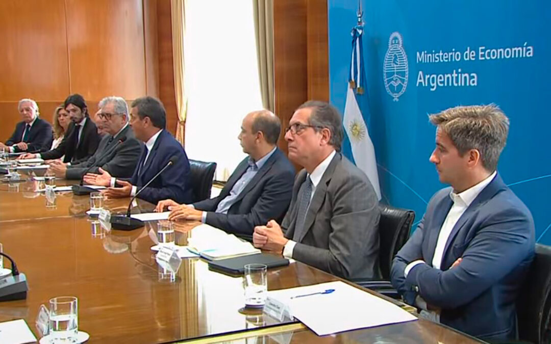 Massa anunció un acuerdo para canjear la deuda en pesos