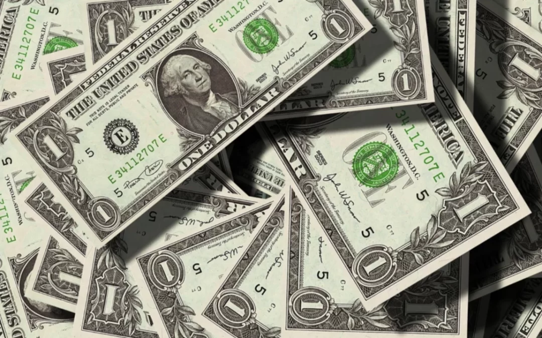Vuelve a subir el dólar blue para rozar los 490 pesos