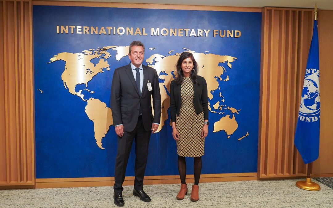 FMI: Argentina pagará el vencimiento de 2.700 millones de dólares en yuanes y DEGs