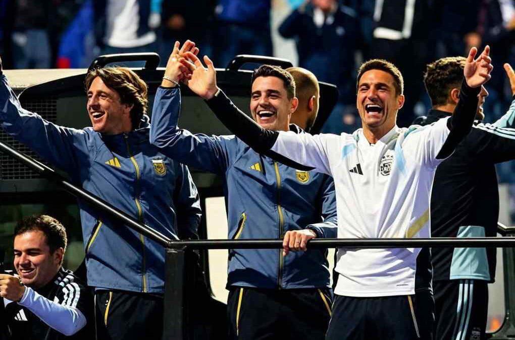 La Selección volvió al país tras el subcampeonato y fue recibida en Ezeiza sin festejos ni feriado
